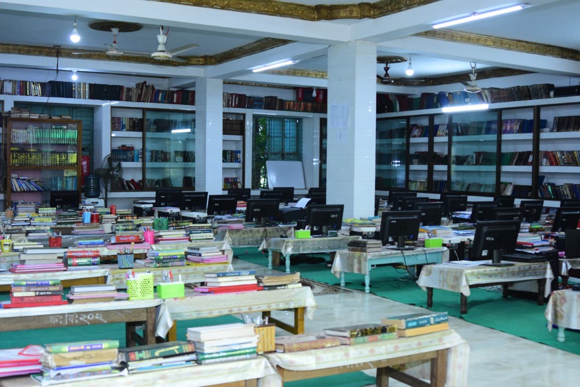 ক্যাম্পাস 12